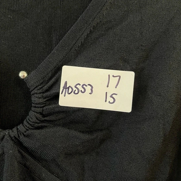 Cable & Gauge Women’s Black Basic Blouse Horseshoe Metal Key Hole Sz M - Picture 8 of 8